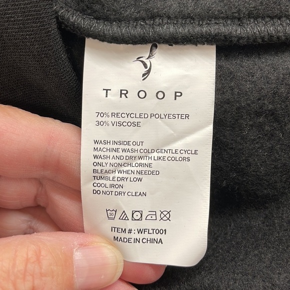 Troop NWT Black Hooded Sweatshirt Hoodie Size Medium - Picture 11 of 11